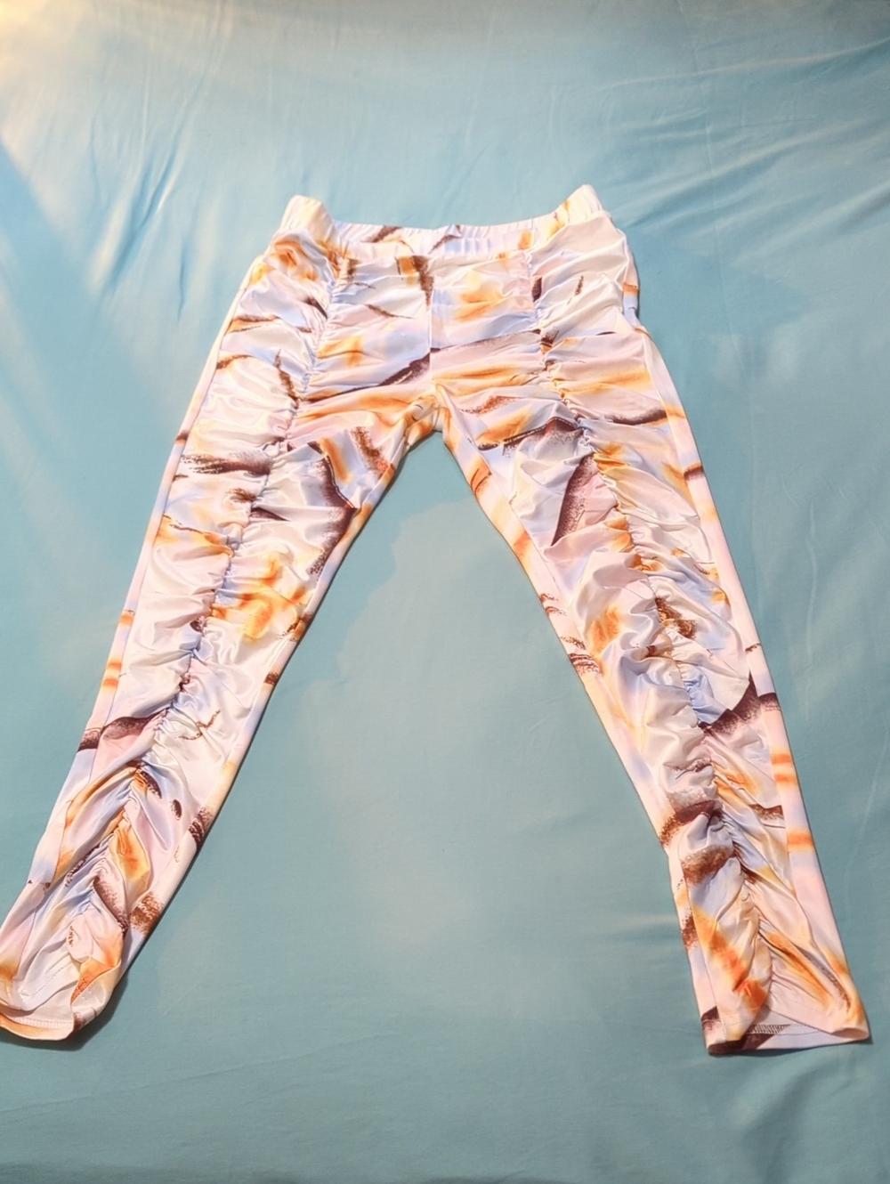 Ruched Marble-Print Active Leggings in Pastel Peach & Lavender